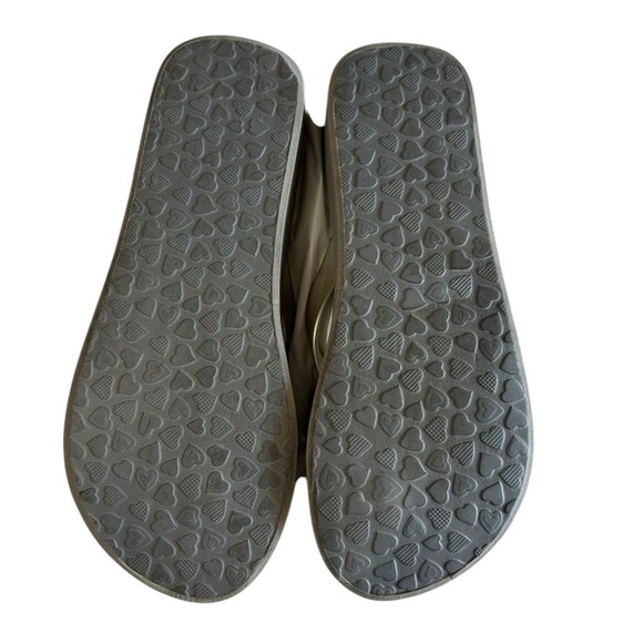 Brighton Bowie Rhinestone Bow Gray Silver Low Wedge Thong Sandal Size 8? - Picture 11 of 14